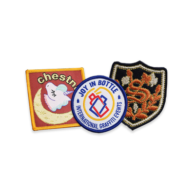 Logo multiplo Accettabile Ferro su toppe ricamate Distintivi Tessuto in twill Dimensioni personalizzate